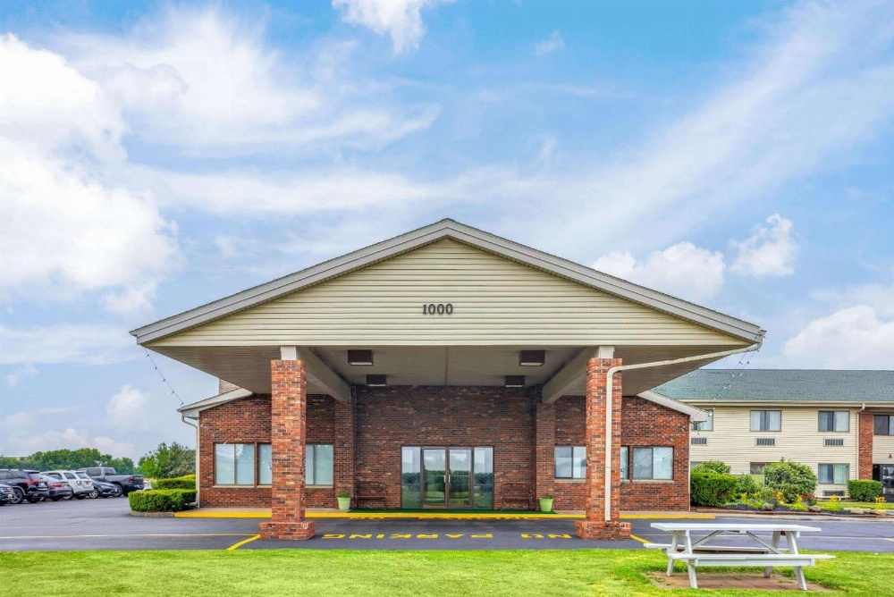 Super 8 by Wyndham Henrietta/Rochester Area Main image